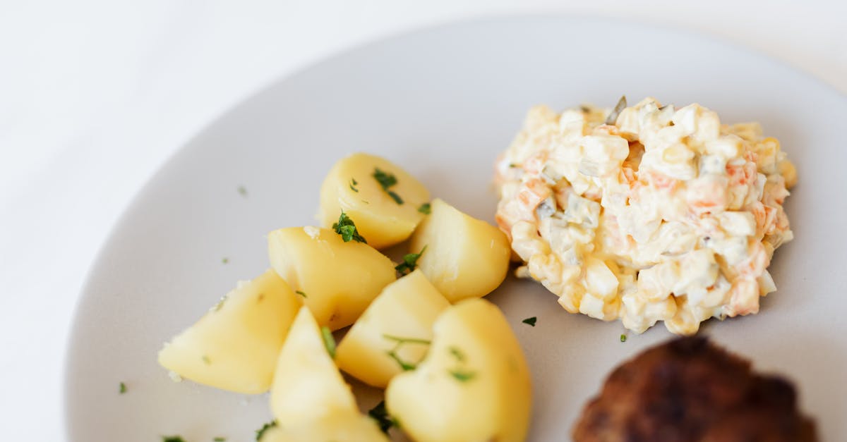 découvrez notre recette savoureuse de salade de pommes de terre, facile à préparer et parfaite pour accompagner vos repas d'été ou vos barbecues.