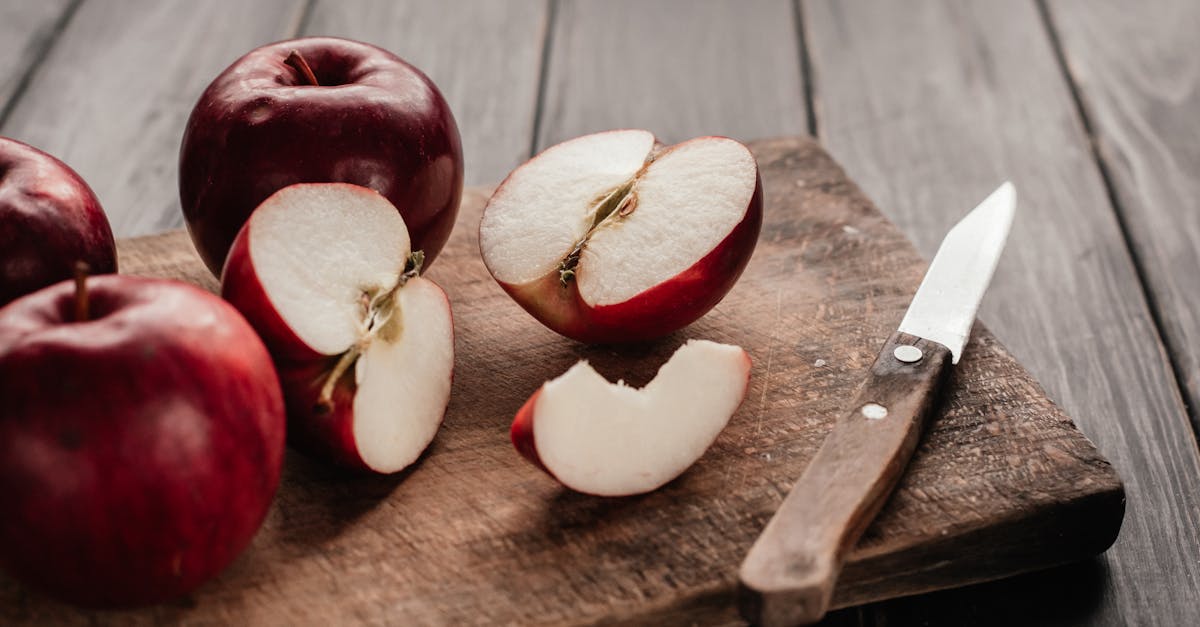 découvrez comment cuisiner des pommes rapidement et facilement avec une cocotte-minute pour des desserts savoureux et sains.