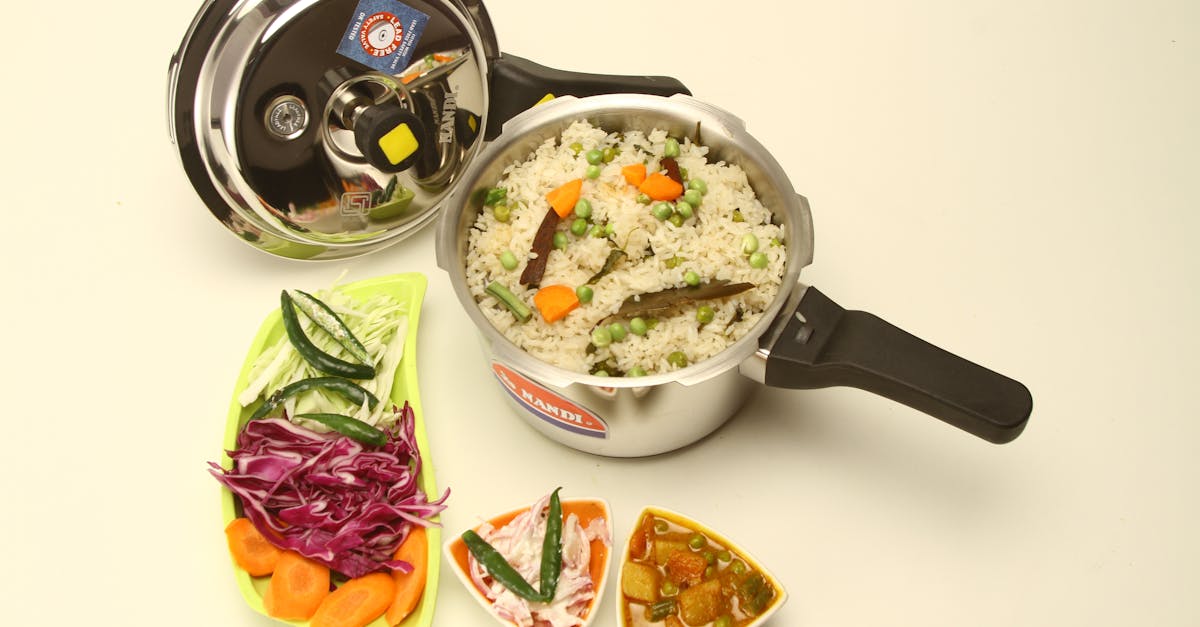 découvrez comment cuisiner des pommes de terre parfaites et savoureuses rapidement avec un autocuiseur. recette facile et rapide pour des pommes de terre tendres en un rien de temps.