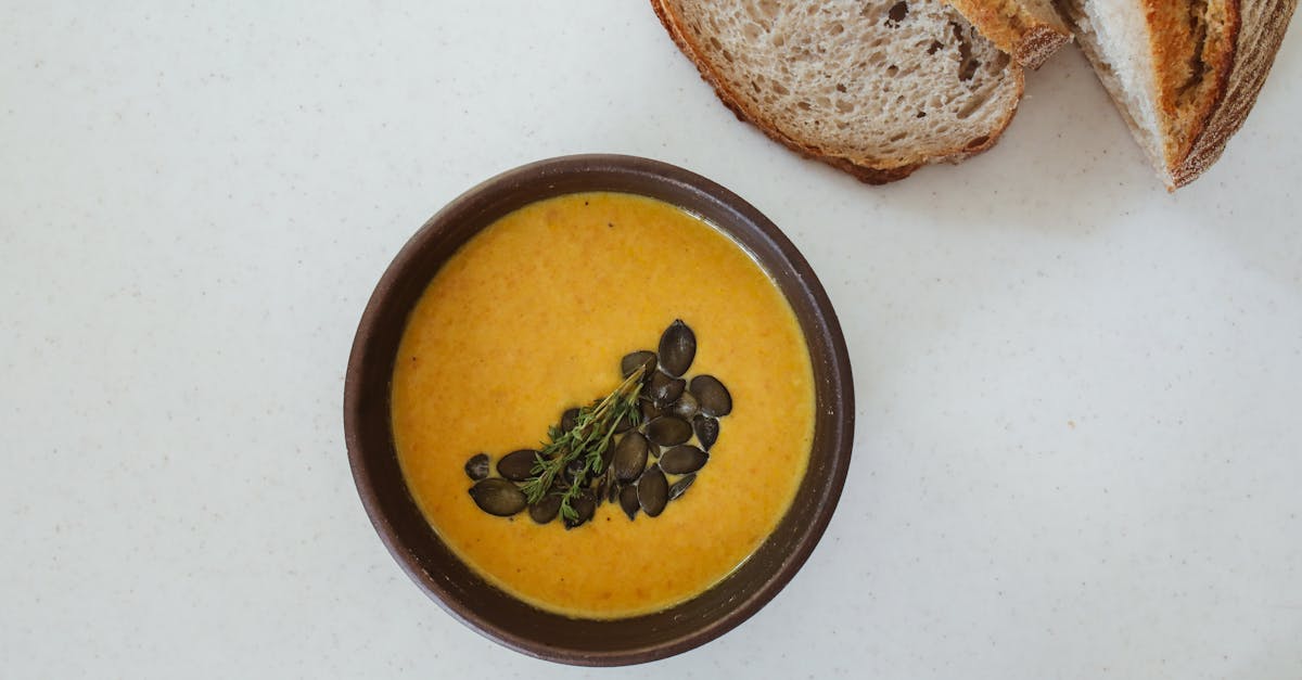 découvrez notre délicieuse recette de soupe à la citrouille, parfaite pour réchauffer vos soirées d'automne avec une saveur douce et épicée.