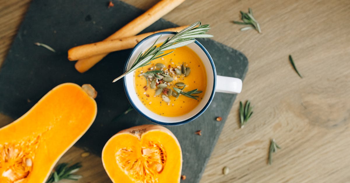 découvrez notre délicieuse recette de soupe à la citrouille, parfaite pour réchauffer vos soirées d'automne avec saveur et douceur.