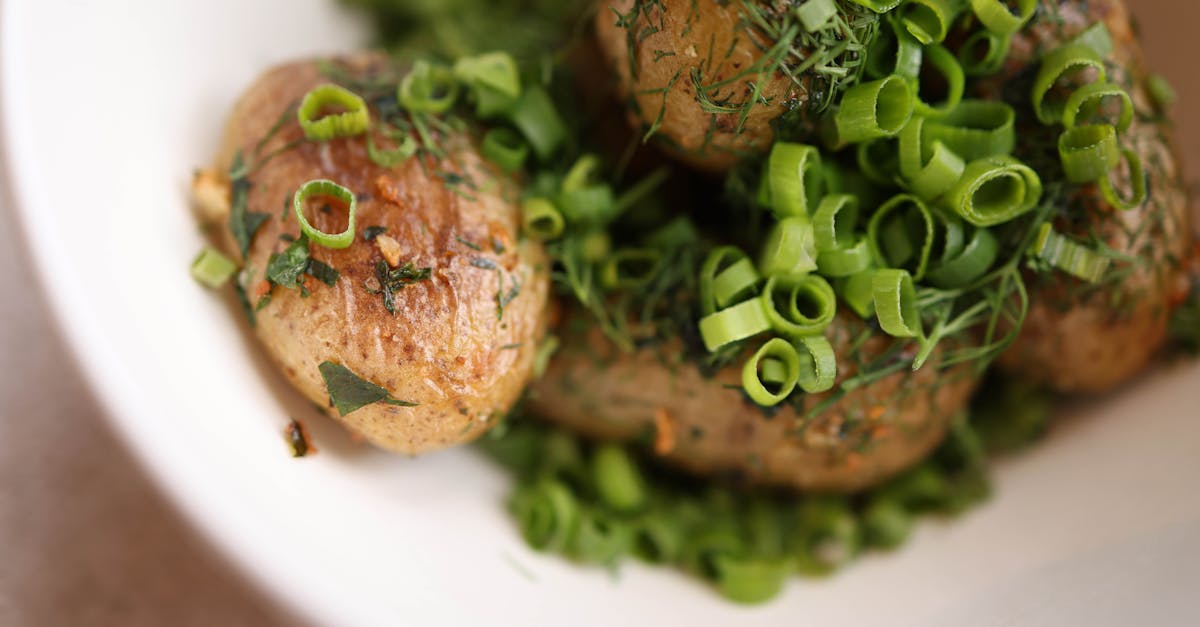 découvrez notre recette simple et savoureuse de pommes de terre nouvelles rôties, croustillantes à l'extérieur et fondantes à l'intérieur, parfaites pour accompagner vos plats.