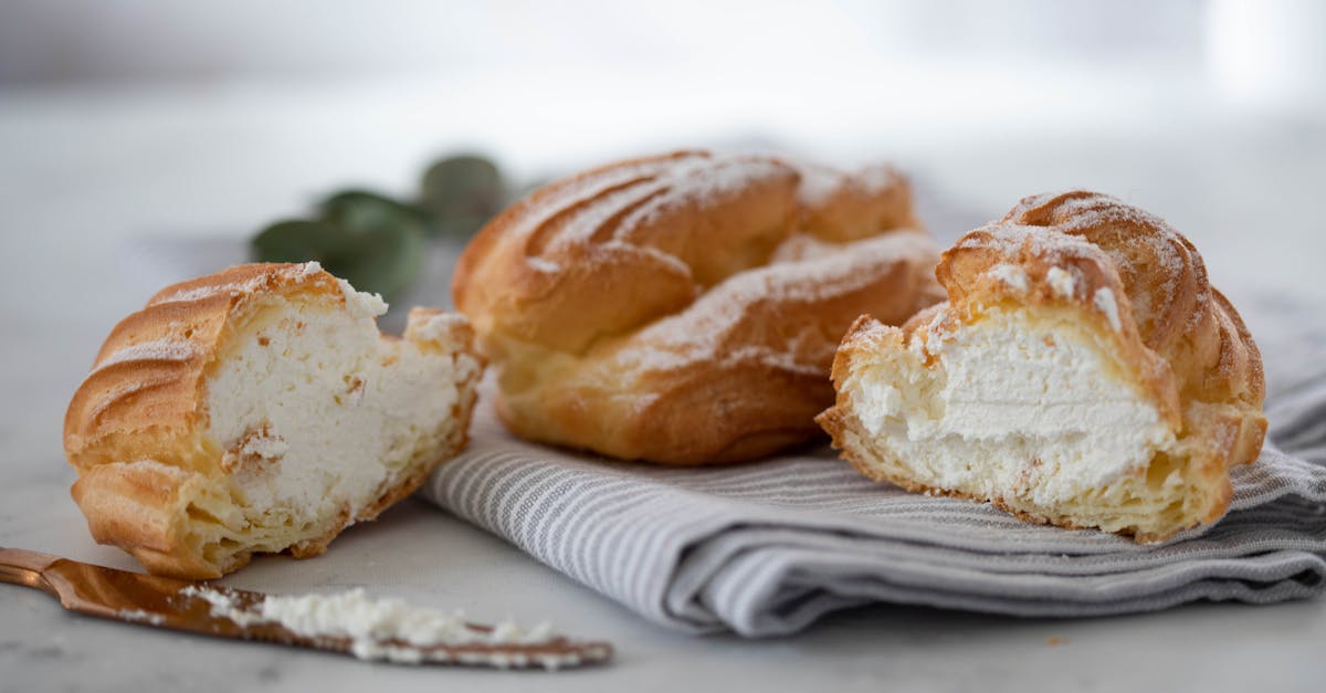 découvrez notre recette onctueuse de crème pâtissière au rhum, parfaite pour garnir vos desserts et pâtisseries maison avec une touche aromatique unique.