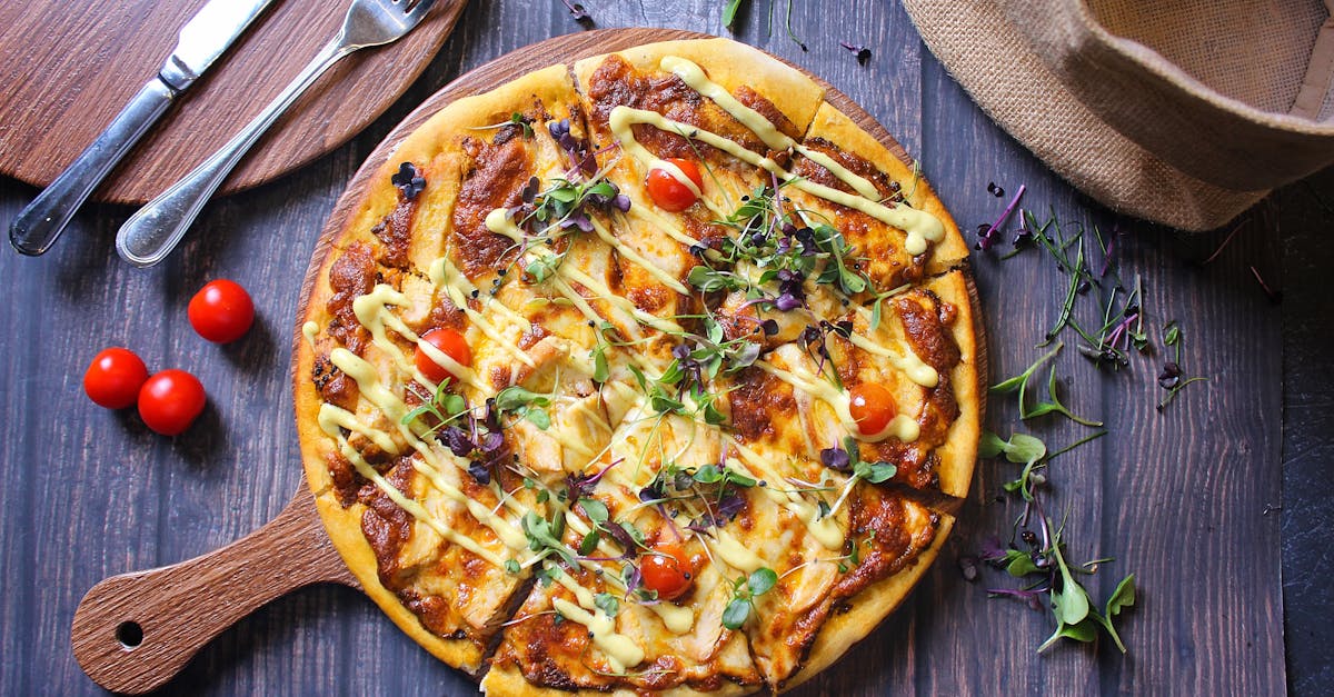 découvrez notre pizza rustique aux pommes de terre et au thon, une recette savoureuse alliant croustillant et ingrédients frais pour un repas convivial.