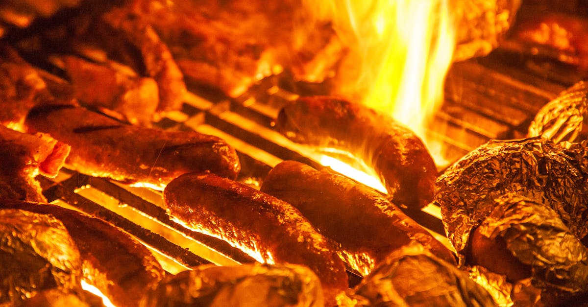 recette facile de saucisses et pommes de terre en papillote, idéale pour un repas savoureux et rapide à préparer.