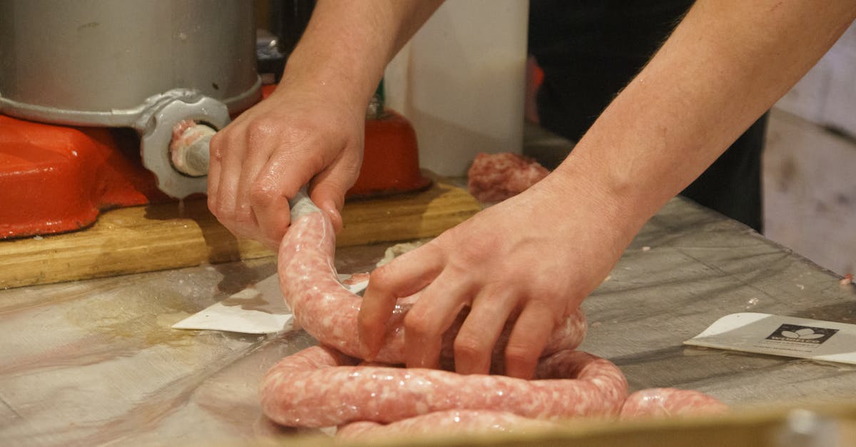 découvrez une recette savoureuse alliant saucisses et courgettes, parfaite pour un repas convivial et facile à préparer.