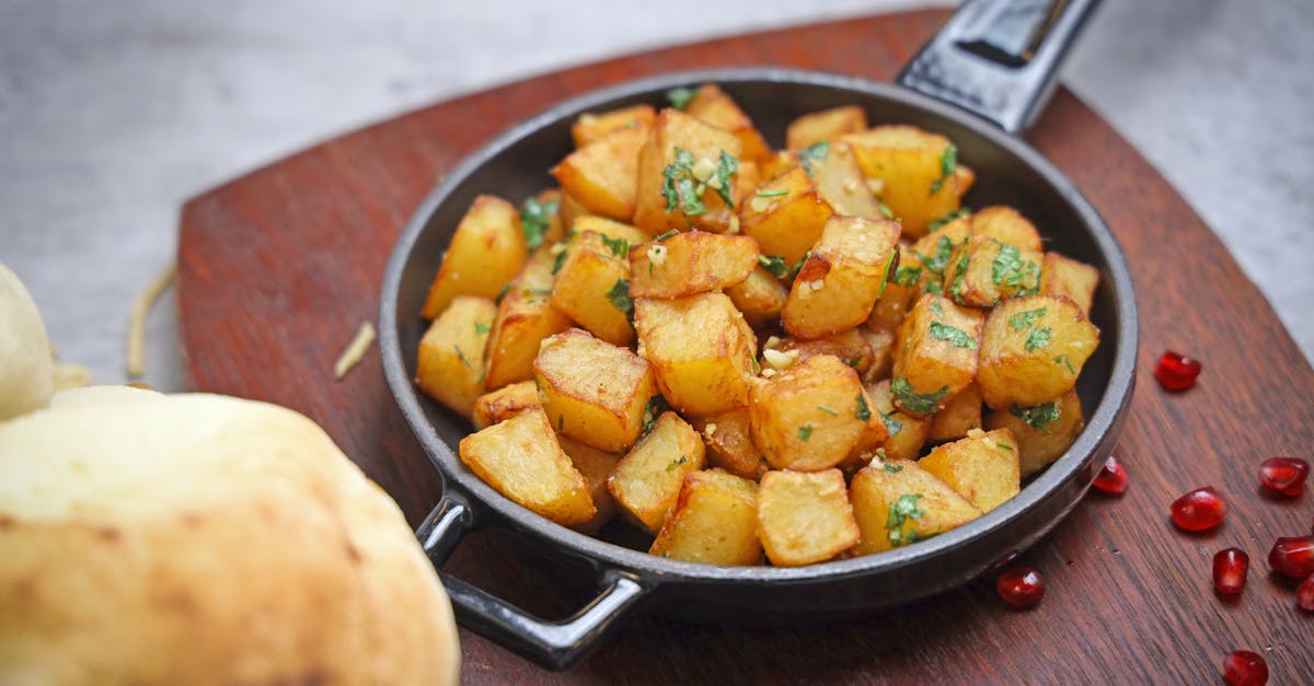 découvrez notre recette simple et savoureuse de pommes de terre sautées à la perfection, croustillantes à l'extérieur et fondantes à l'intérieur.