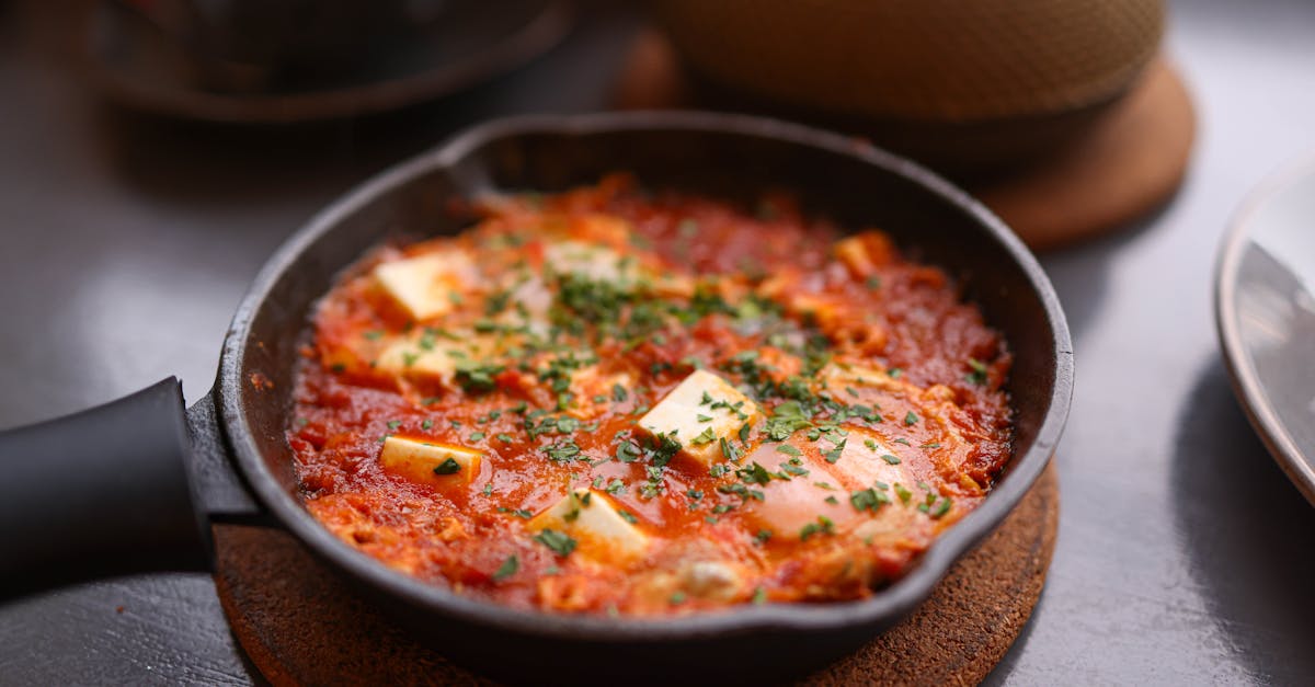 découvrez notre recette de gâteau salé en poêle, une préparation facile et rapide pour un repas savoureux et convivial.