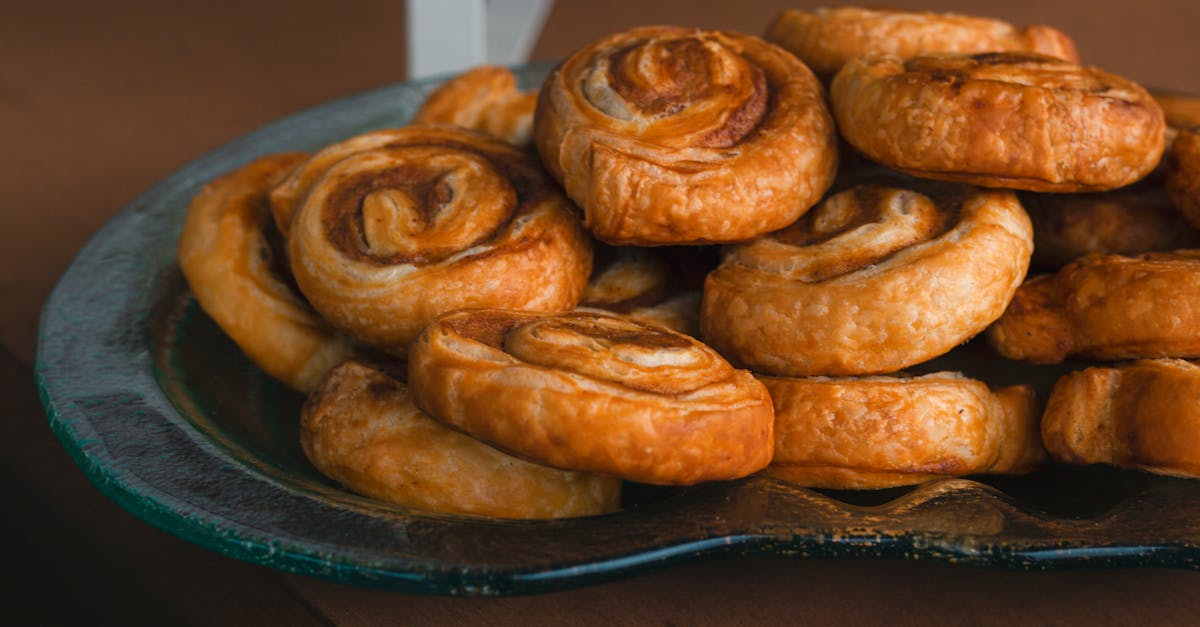 découvrez la recette de la pâte brisée, une base incontournable pour toutes vos tartes et quiches maison, simple à réaliser et délicieusement croustillante.