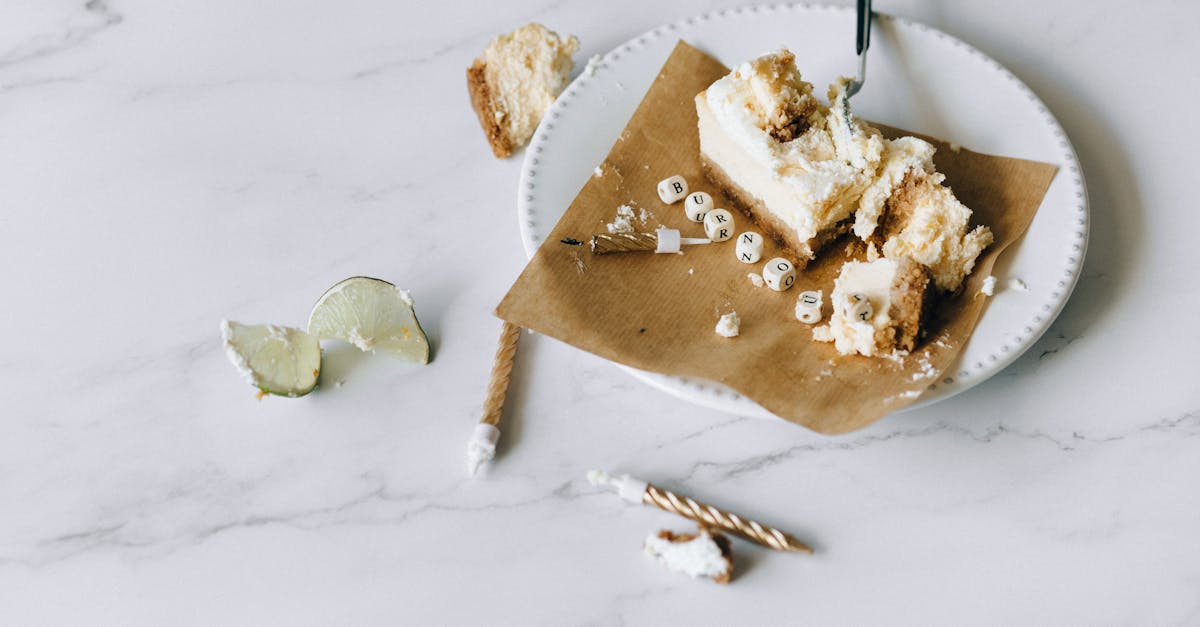 découvrez notre gâteau couronne marbré moelleux, alliant textures légères et saveurs délicates pour un dessert gourmand et élégant.