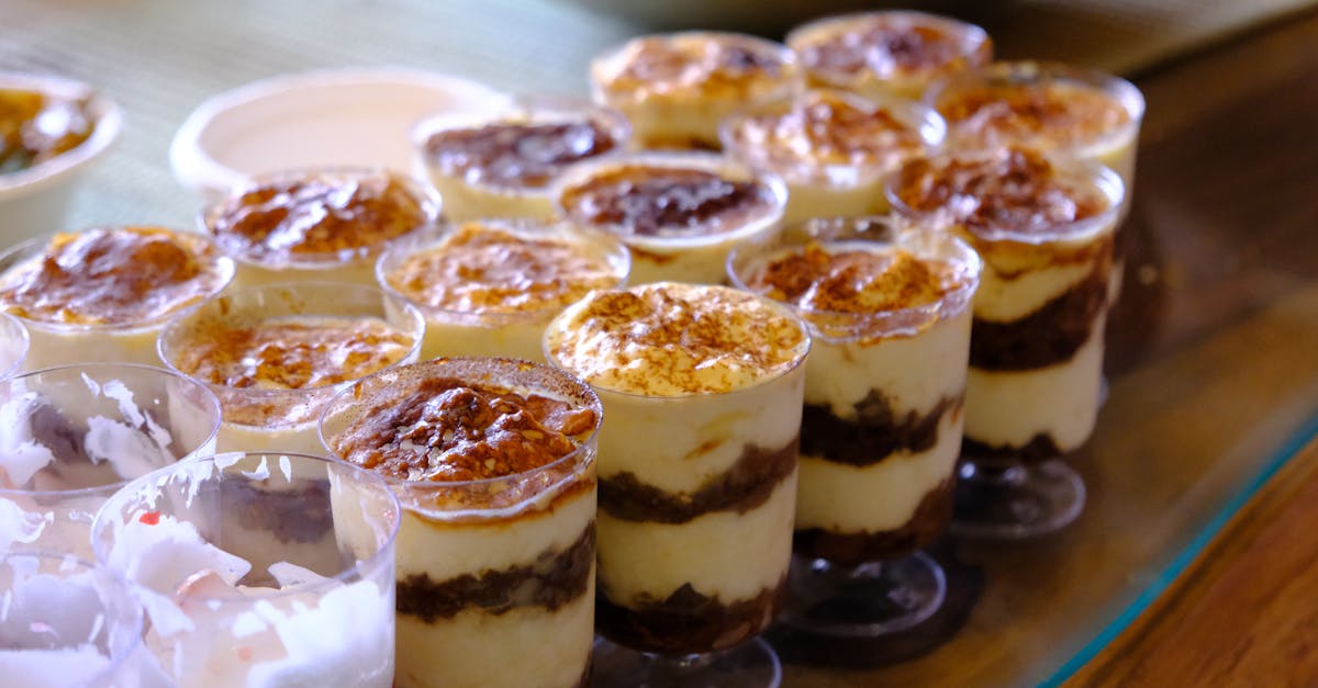 découvrez la recette traditionnelle du tiramisu, un dessert italien onctueux et savoureux, facile à préparer chez vous.