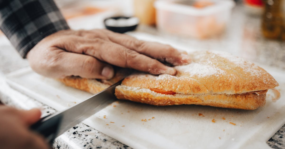 découvrez notre recette simple et rapide pour préparer un sandwich au thon savoureux, parfait pour un déjeuner équilibré.