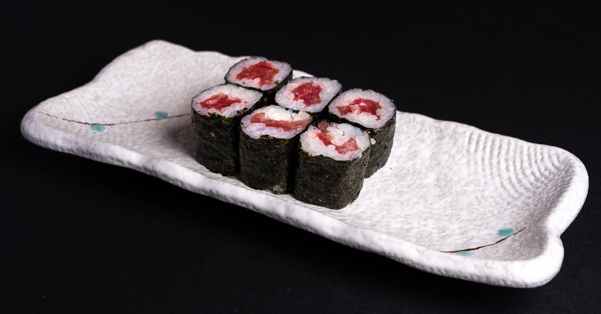 découvrez notre délicieux roulé au thon, un sandwich savoureux et pratique, parfait pour un repas rapide et gourmand.