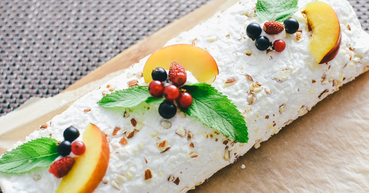 découvrez une recette délicieuse et légère de gâteau à la crème fouettée, parfaite pour toutes vos occasions spéciales. facile à préparer et irrésistiblement moelleux, ce gâteau ravira vos papilles.
