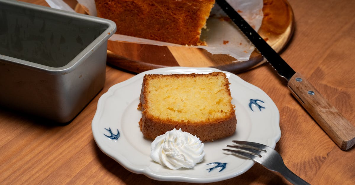 découvrez notre recette moelleuse de gâteau au yaourt, un pound cake léger et savoureux parfait pour toutes les occasions.