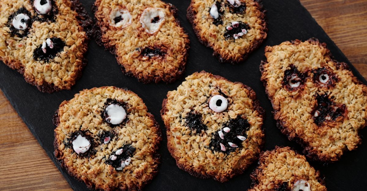 Accueil 9 découvrez nos biscuits décorés pour halloween, parfaits pour apporter une touche festive et gourmande à vos célébrations.