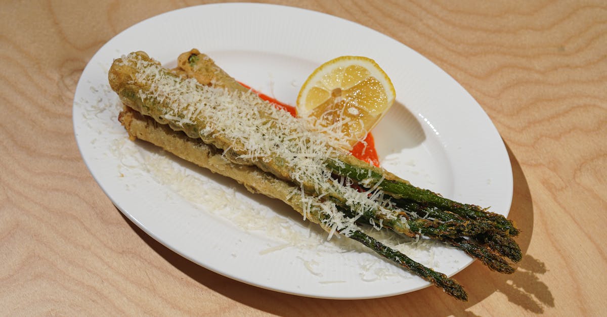 découvrez une recette facile et délicieuse de frites de courgettes au parmesan, parfaites pour une collation saine et gourmande.