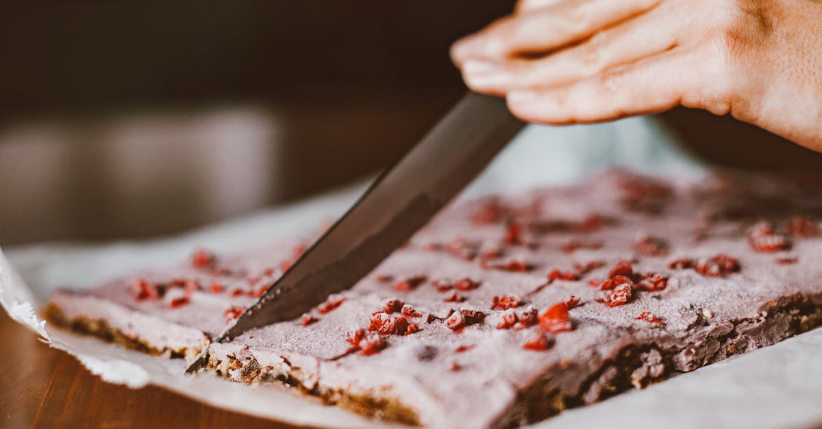 Accueil 9 découvrez notre nougat glacé framboise, un délice sucré alliant la douceur du nougat à la fraîcheur des framboises, parfait pour une pause gourmande et rafraîchissante.