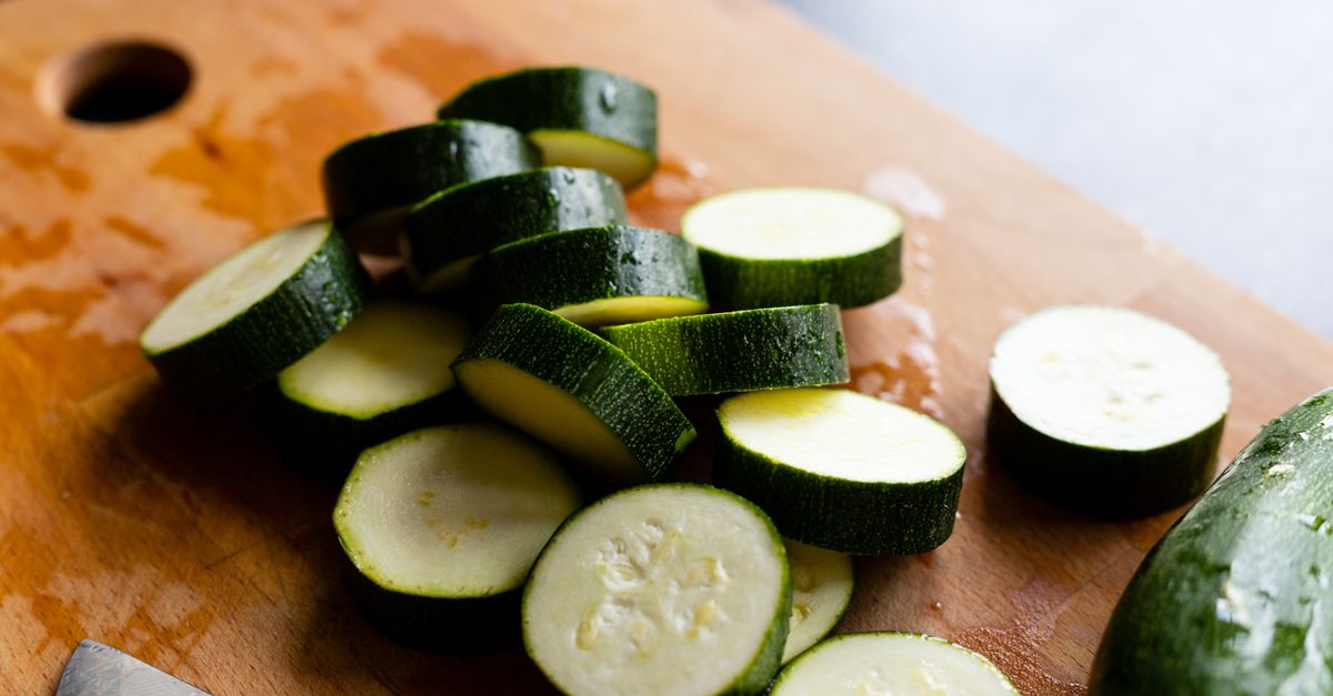 Accueil 9 découvrez notre recette savoureuse de gratin de curry de courgettes, un plat gourmand et parfumé parfait pour un repas facile et rapide.