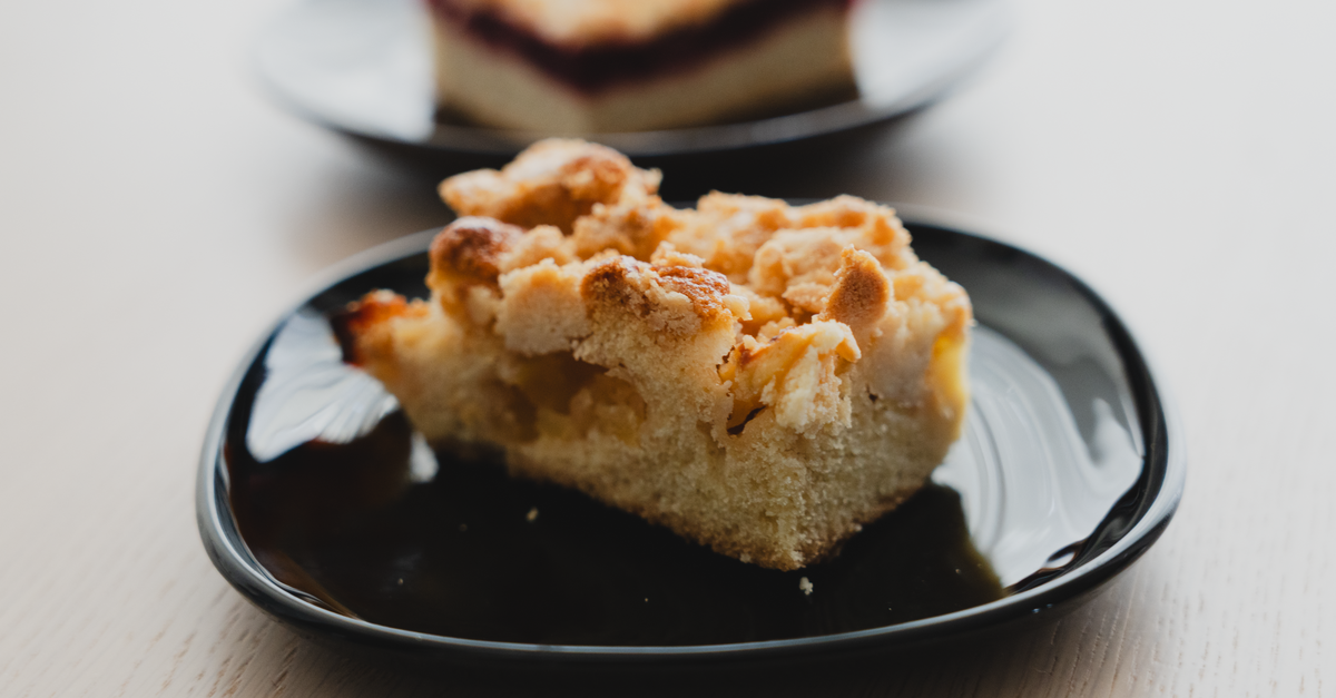 découvrez une recette facile et délicieuse de gâteau aux pommes préparé dans une friteuse à air pour un dessert moelleux et rapide.