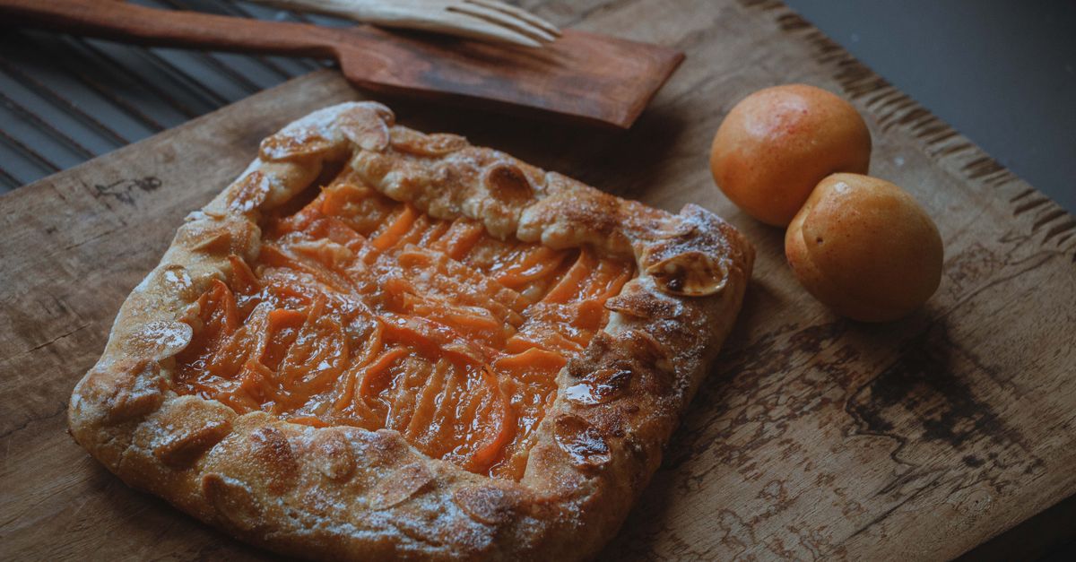découvrez notre délicieux gâteau à l'abricot, moelleux et fruité, parfait pour toutes les occasions gourmandes.