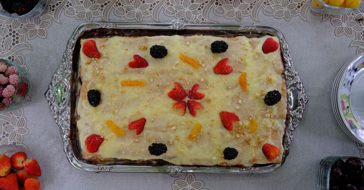 découvrez notre délicieux gâteau au yaourt à la confiture d'abricot, une recette simple et savoureuse pour un dessert fruité et moelleux.