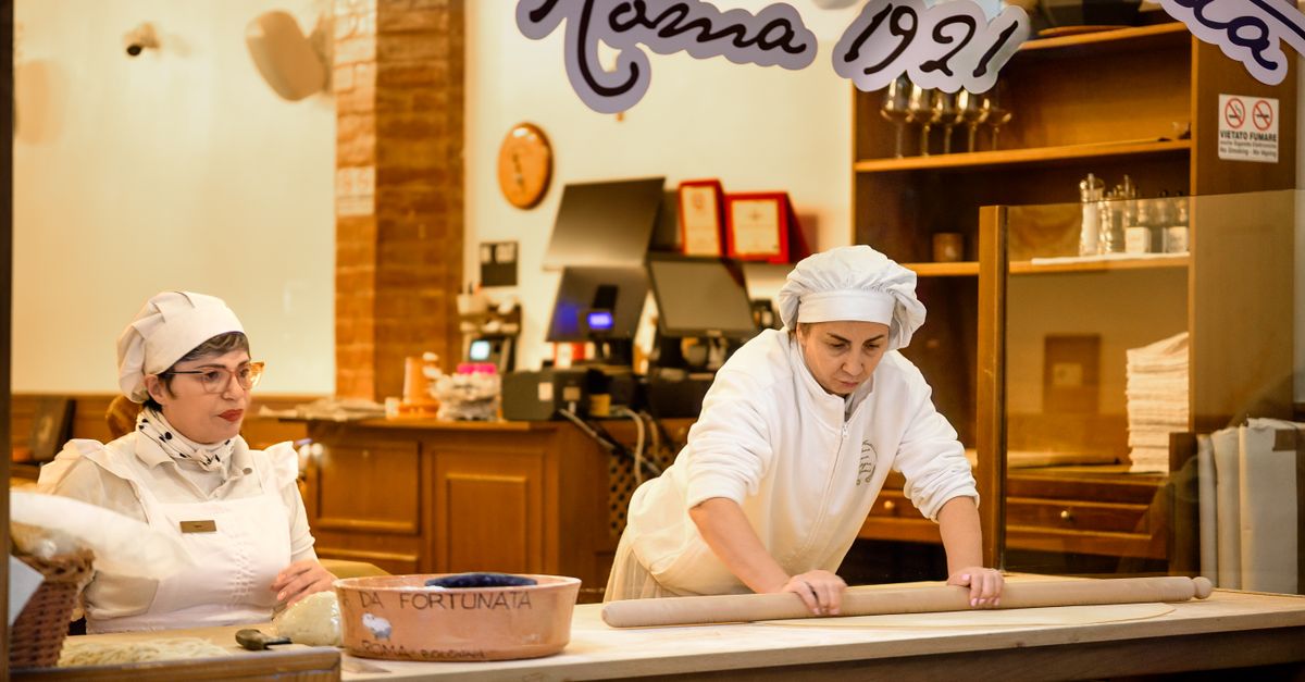 découvrez la préparation authentique des savoiardi siciliens, des biscuits traditionnels légers et savoureux, parfaits pour vos desserts italiens.