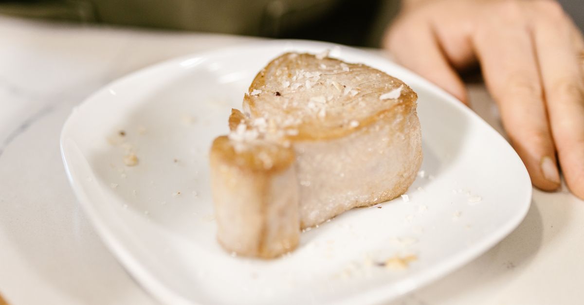 découvrez une recette simple et savoureuse de poisson-épée au four, parfaite pour un repas sain et gourmand.