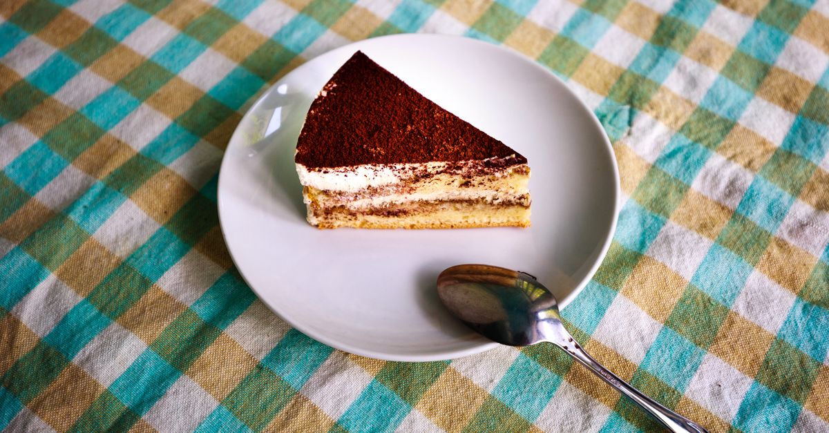 découvrez notre recette de gâteau tiramisu cuit au four, une délicieuse variation du classique italien alliant douceur et gourmandise.