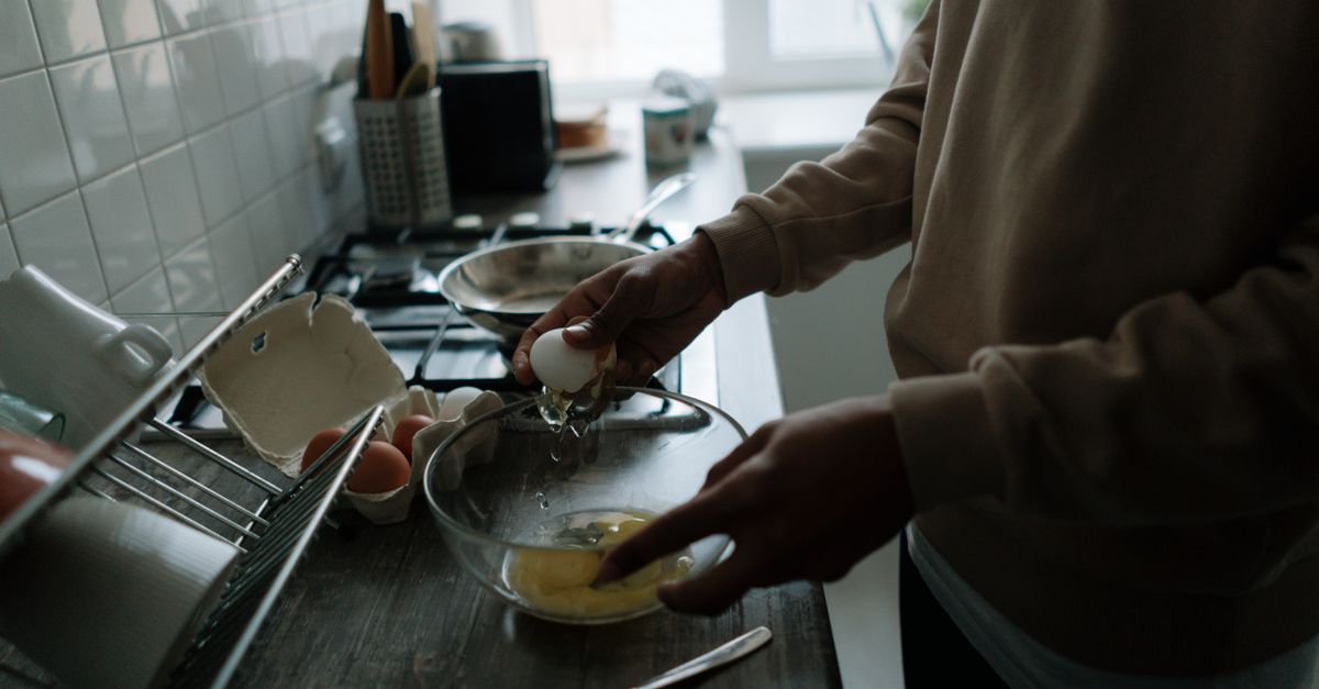 découvrez notre délicieuse omelette aux courgettes cuite au four, une recette saine et facile à préparer pour un repas savoureux et léger.