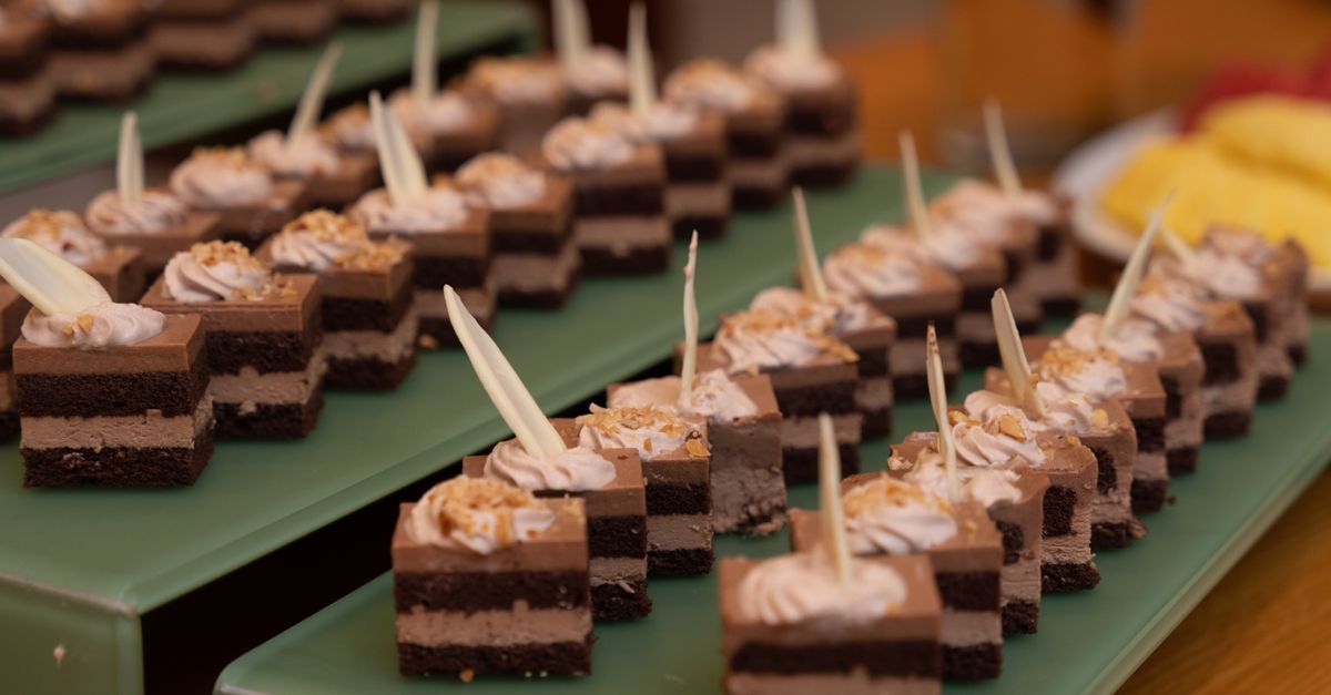 découvrez notre délicieuse mousse cake à la banane, un dessert léger et onctueux alliant douceur fruitée et texture aérienne, parfait pour toutes les occasions.