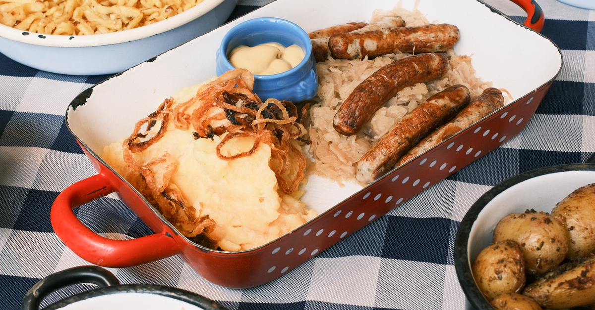 découvrez une recette savoureuse de chou aux saucisses, facile à préparer et parfaite pour un repas chaleureux en famille.