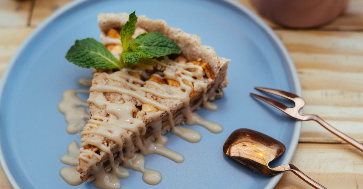 découvrez notre recette délicieuse et facile de gâteau aux pommes caramélisées, parfait pour toutes les occasions.