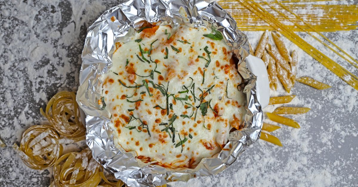 découvrez une recette facile et savoureuse de gratin de pâtes au fromage, parfaite pour un repas réconfortant en famille.