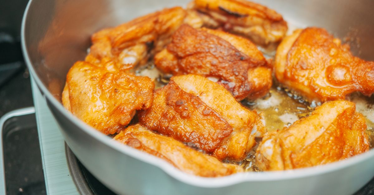 découvrez nos cuisses de poulet savoureuses et juteuses, parfaites pour des recettes faciles et délicieuses à partager en famille.