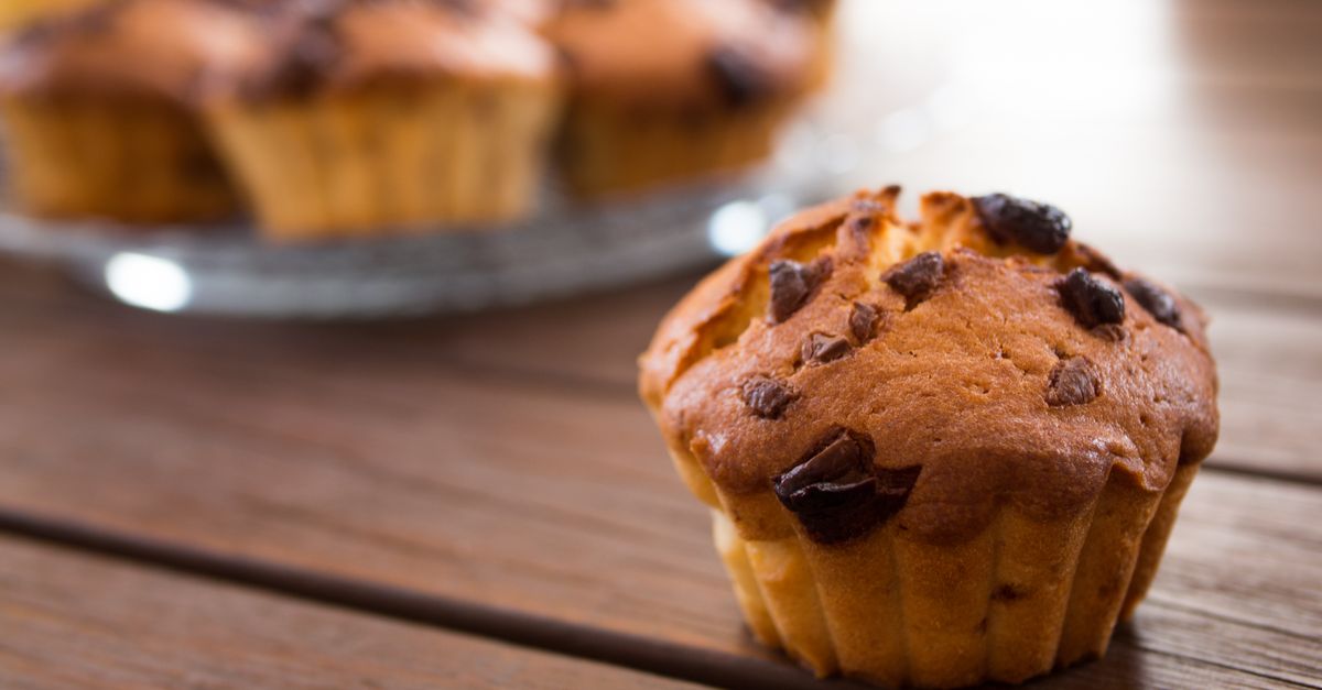 découvrez notre recette facile et délicieuse de muffins aux pépites de chocolat, parfaits pour un goûter gourmand ou un petit-déjeuner réconfortant.