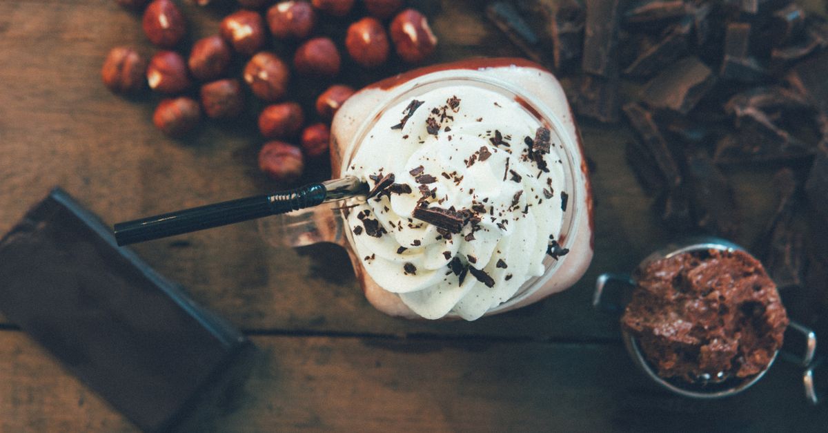 découvrez notre délicieux milkshake au chocolat, une boisson crémeuse et gourmande parfaite pour satisfaire toutes vos envies sucrées.