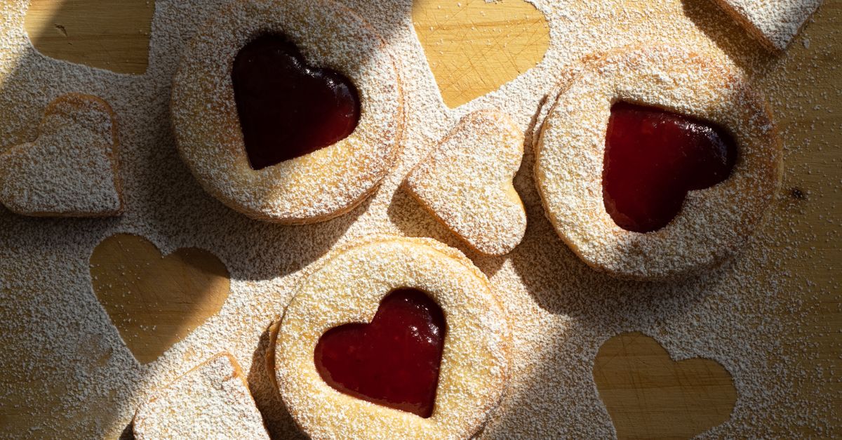 découvrez nos délicieuses recettes de christmas jam cookies, des biscuits festifs garnis de confiture, parfaits pour célébrer noël avec douceur et gourmandise.