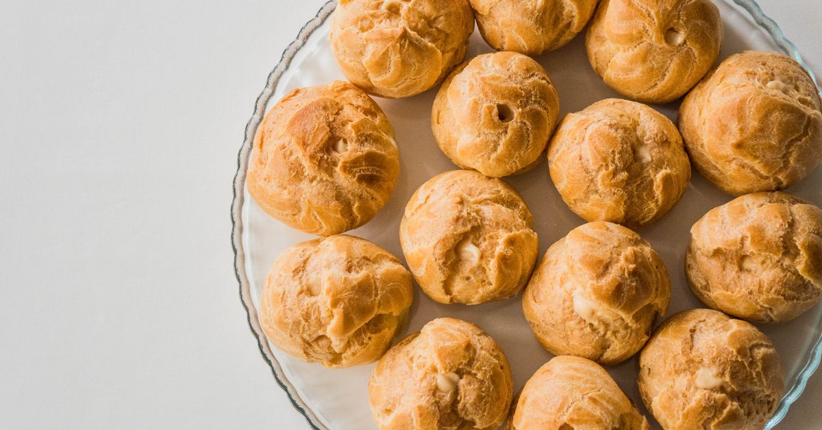 découvrez nos délicieuses choux à la crème, légers et fondants, parfaits pour toutes vos envies gourmandes.