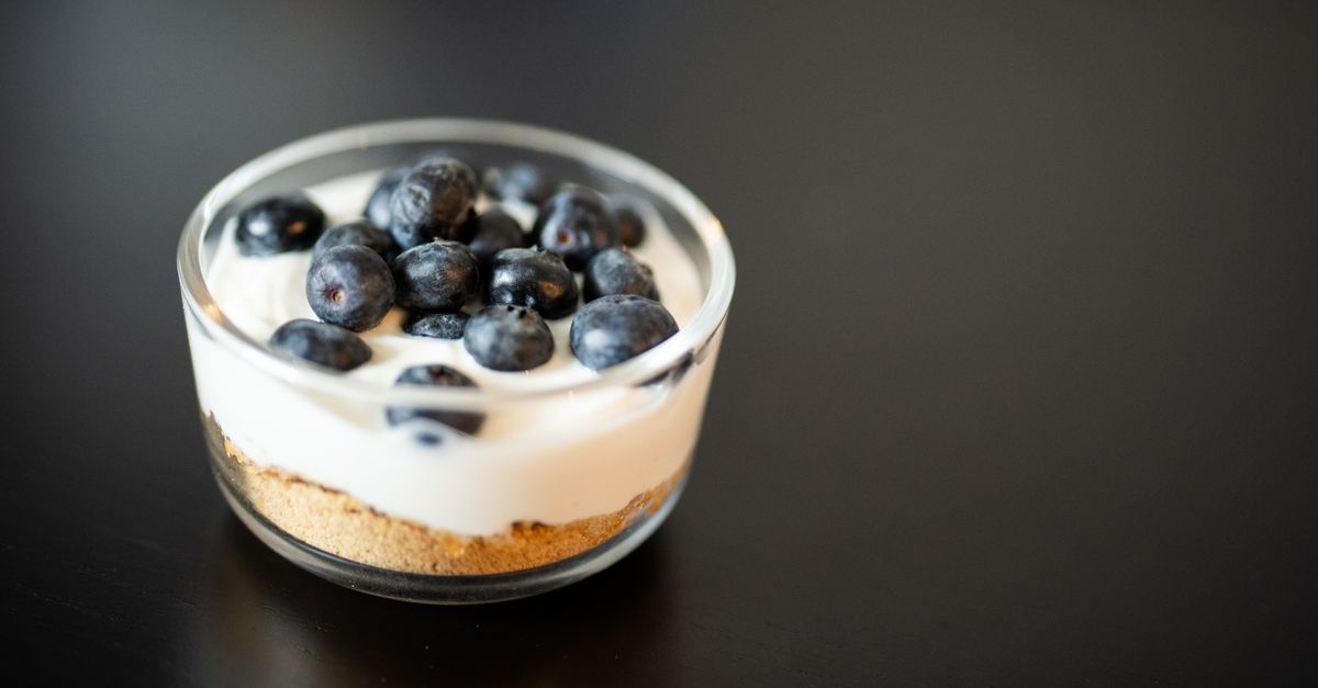 découvrez notre recette de gâteau au yaourt grec crémeux, une douceur moelleuse et légère idéale pour toutes les occasions.