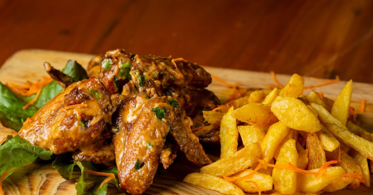découvrez notre recette facile de ailes de poulet croustillantes au four, parfaites pour un apéritif gourmand et savoureux.