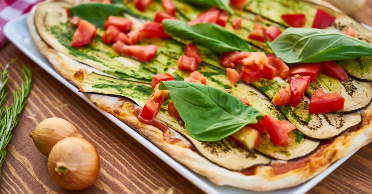 découvrez notre recette simple et délicieuse d'aubergines croustillantes au four, parfaites pour un repas sain et savoureux.