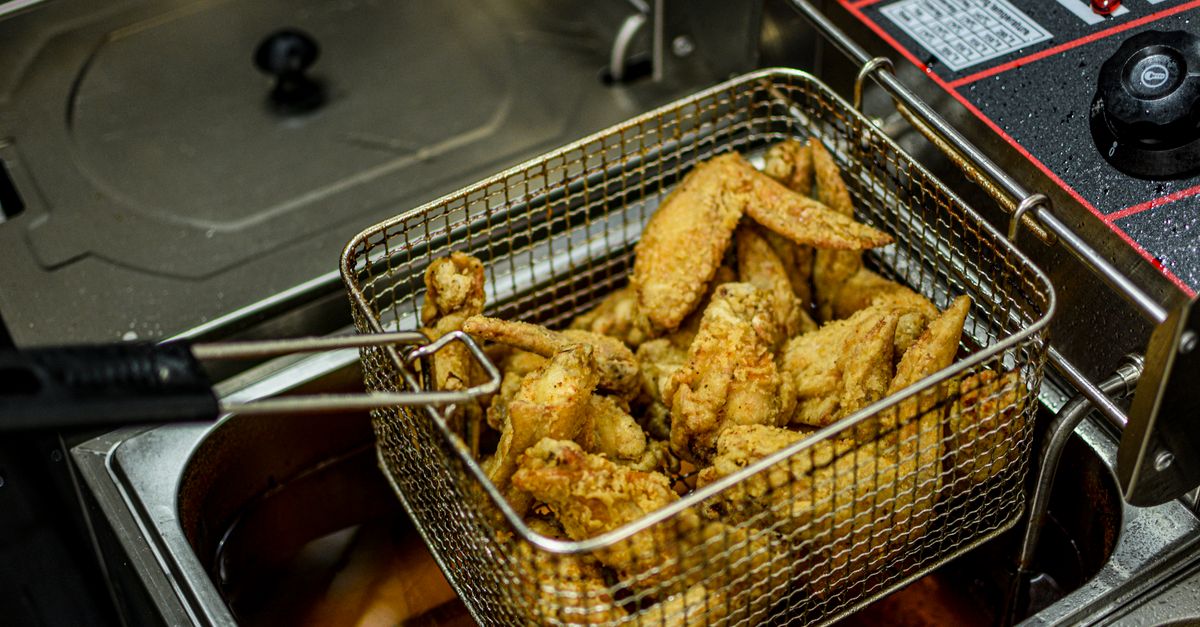 découvrez nos ailes de poulet croustillantes, délicieusement assaisonnées et parfaites pour un apéritif ou un repas savoureux.