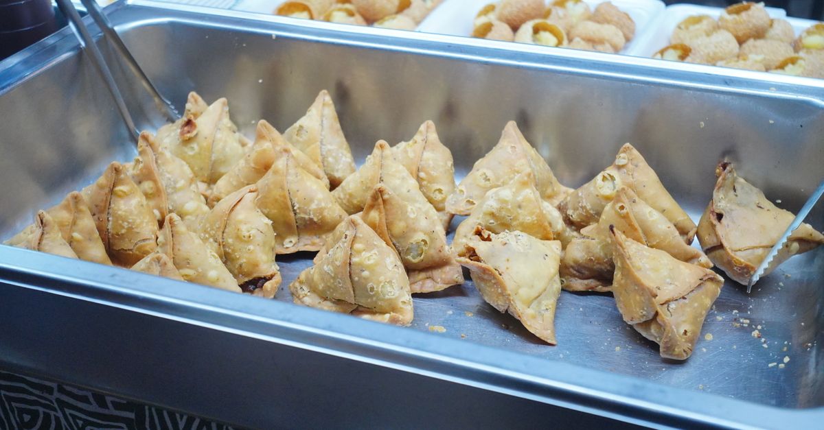 découvrez comment préparer des samoussas au thon croustillants et savoureux, cuits à la friteuse à air pour une version légère et gourmande. parfait en apéritif ou en snack!