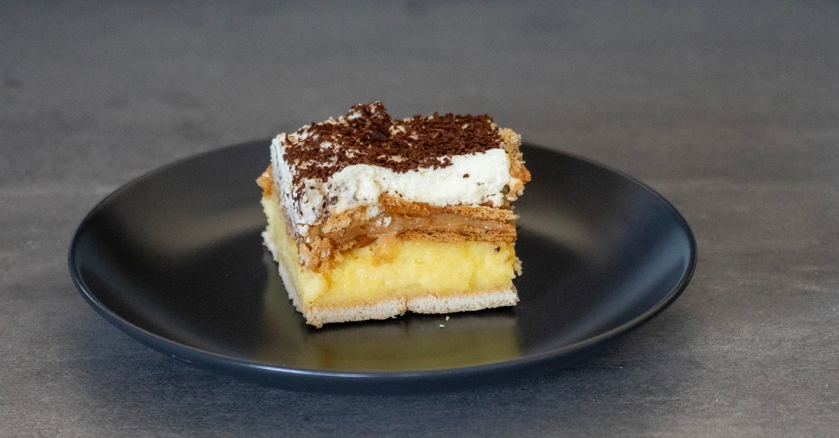 découvrez notre délicieux gâteau à la crème pâtissière, une douceur moelleuse et riche en saveurs, parfaite pour toutes les occasions.