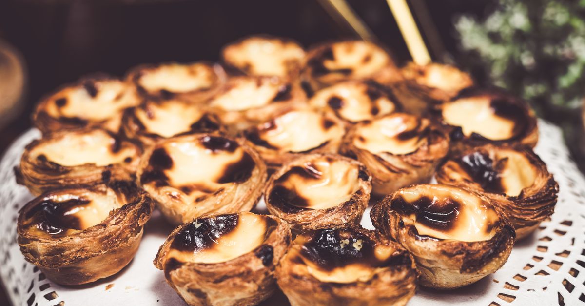 découvrez la délicieuse tarte à la crème anglaise, une pâtisserie traditionnelle fondante et sucrée, parfaite pour toutes les occasions.