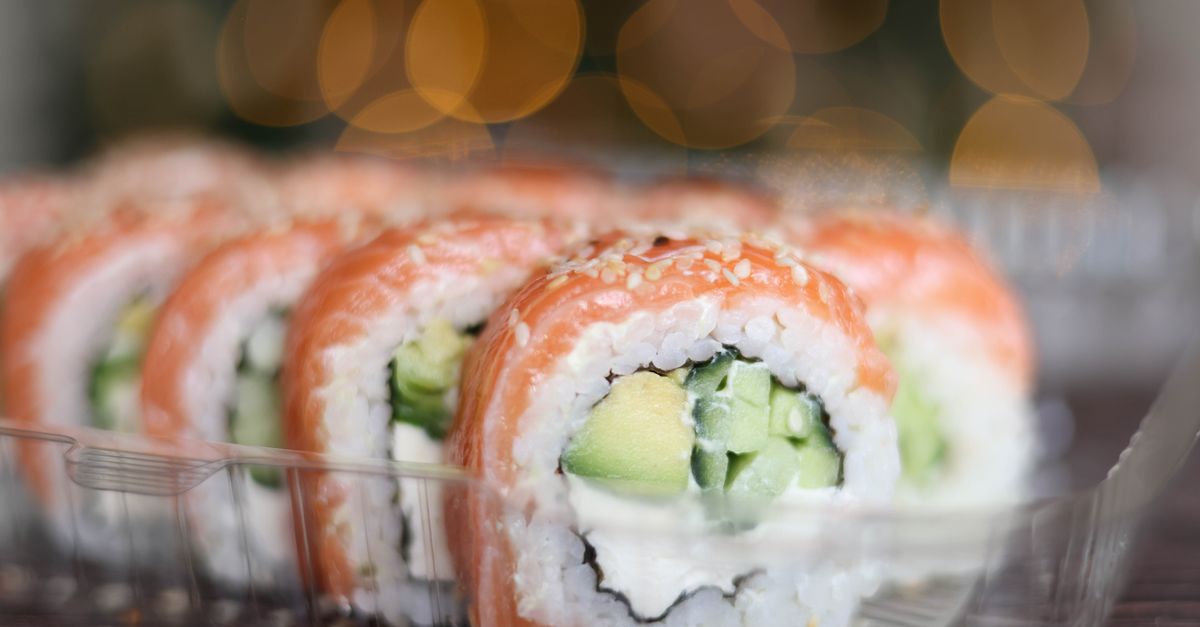 découvrez nos rouleaux de saumon festifs, une délicieuse entrée raffinée parfaite pour vos repas de fête.