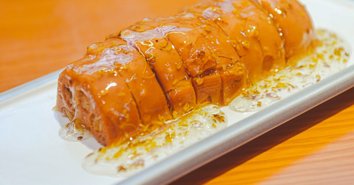découvrez notre délicieuse terrine de foie gras, une spécialité gourmande idéale pour vos repas festifs. saveur riche et texture onctueuse garantie.