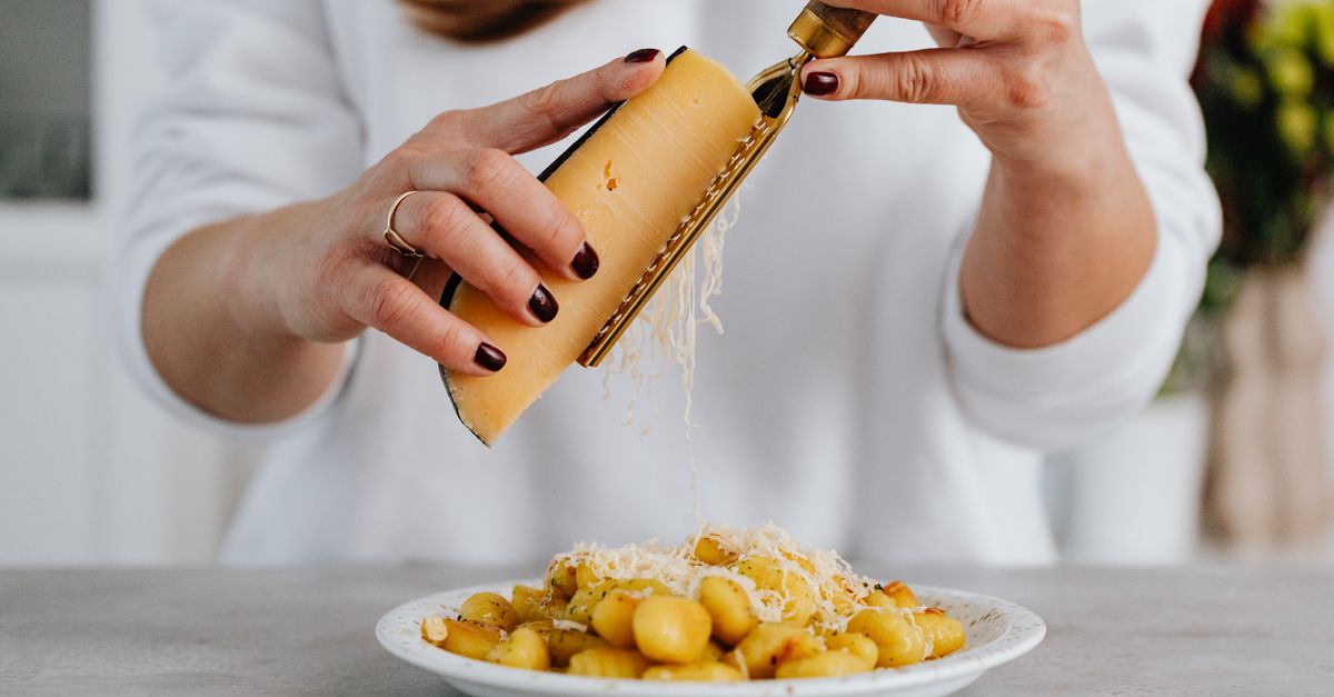 Accueil 17 recette facile et savoureuse de gnocchi à la carbonara, un plat italien crémeux et gourmand parfait pour un repas convivial.
