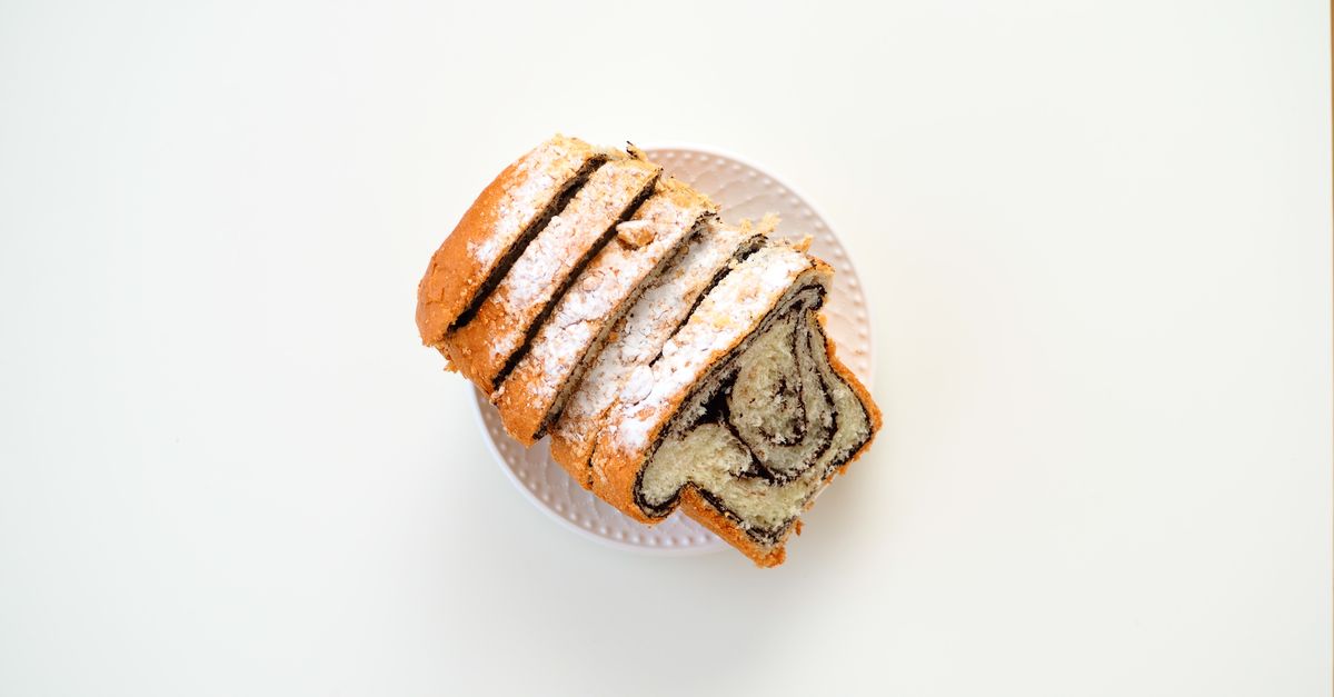 découvrez la recette traditionnelle du cake de grand-mère, un pain sucré et moelleux parfait pour toutes vos occasions gourmandes.